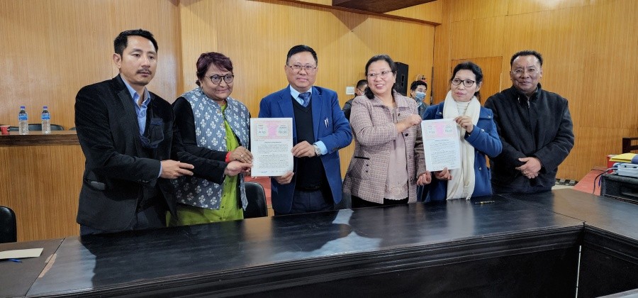 Officials sign the Memorandum of Understanding (MoU) between NIMSR, Kohima and NHAK on January 25. (Morung Photo) 
